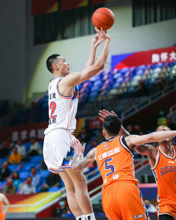 包含尤文图斯观众热烈欢呼！，浓眉哥迎来十赛季出色发挥赛场气氛高涨的词条