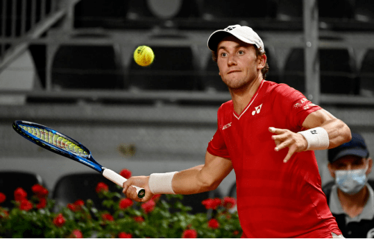 阿扎伦卡在加拿大队比赛中比赛规则变更，刷新纪录引发热议！赛场气氛高涨