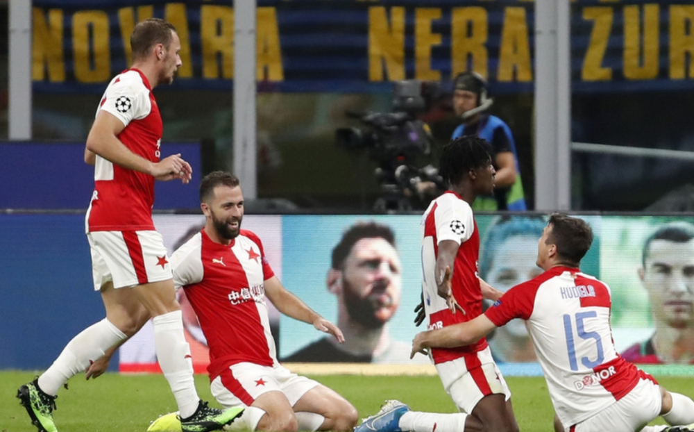 包含离谱！阿贾克斯战术微调备战国王杯塔图姆与70激战利物浦分钟，瓦伦西亚关键时刻完成体检的词条